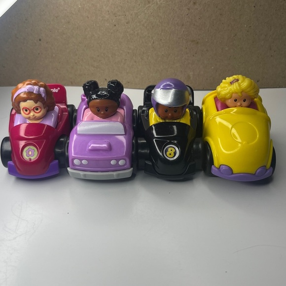 Fisher-Price Other - Fisher-Price set of 4 little people wheelies